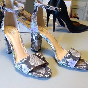 Vince Camuto Corlina snake skin Heal6.5